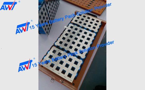 Saldatore a punti pneumatico Double Side 18650 32650 HDL6030 2800-3500pcs/Hours 200V 5000A