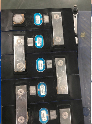 Saldatore a punti prismatico del laser del pacchetto della batteria, attrezzatura automatica 1000*80mm della saldatura a laser