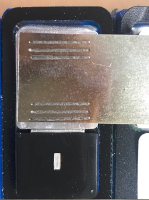 Saldatore a punti prismatico del laser del pacchetto della batteria, attrezzatura automatica 1000*80mm della saldatura a laser