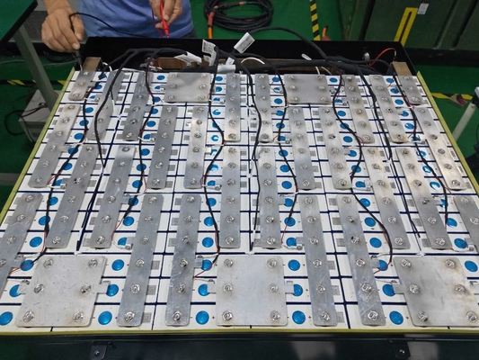Il laser prismatico automatico del pacchetto della batteria salda la Tabella di funzionamento della macchina 2000W 1000*800mm